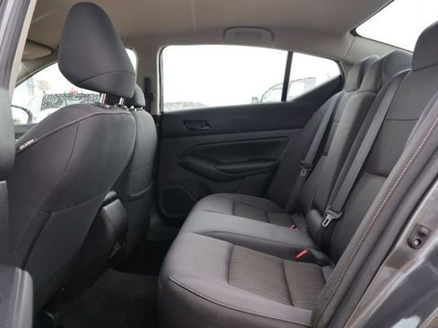 Used 2025 Nissan Altima 2.5 SV FWD image 8