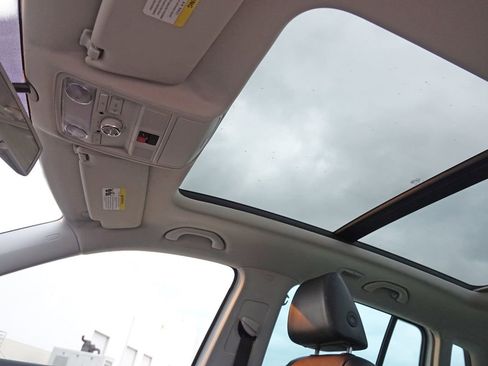 Used 2017 Volkswagen Tiguan Sport image 10