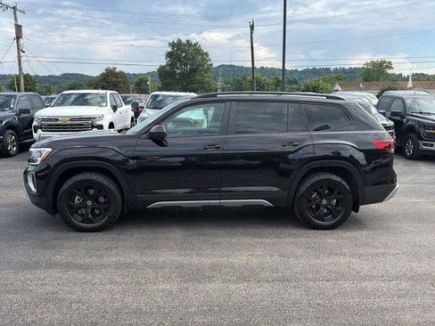 Used 2024 Volkswagen Atlas Peak Edition SE AWD/4WD image 2