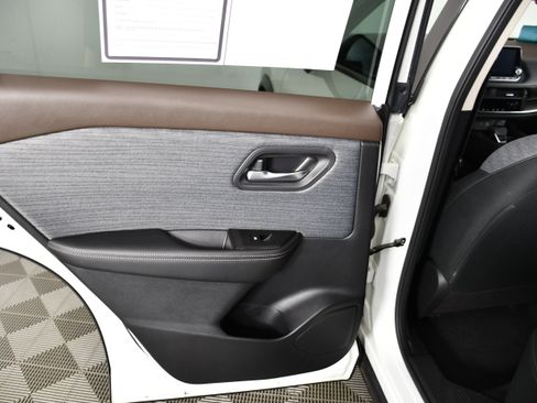 Used 2023 Nissan Rogue SV AWD/4WD image 46