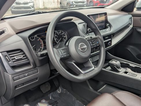 Used 2023 Nissan Rogue SV FWD image 11