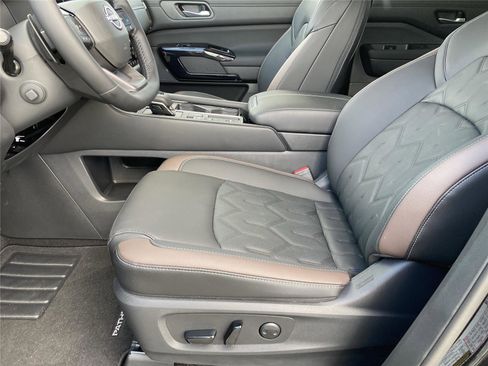 New 2026 Nissan Pathfinder Platinum image 24