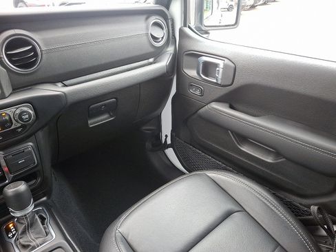 Used 2023 Jeep Wrangler Sahara w/ Cold Weather Group image 16