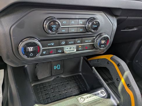 Used 2024 Ford Bronco Badlands image 14