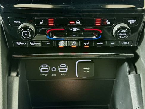 New 2025 Jeep Grand Cherokee Limited image 16