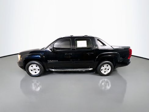 Used 2011 Chevrolet Avalanche LT w/ Luxury Package image 9
