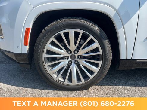 Used 2023 Jeep Grand Wagoneer Series III AWD/4WD image 9