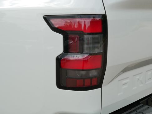 Certified 2023 Nissan Frontier SV w/ SV Convenience Package AWD/4WD image 17