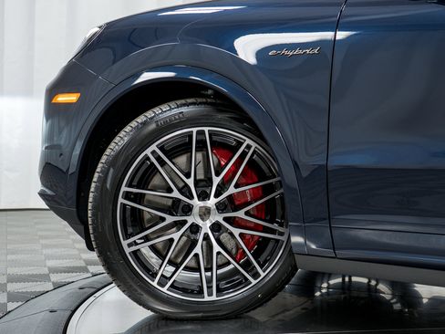 New 2026 Porsche Cayenne Turbo image 37