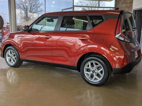 Used 2023 Kia Soul LX w/ Option Group 015 FWD image 3