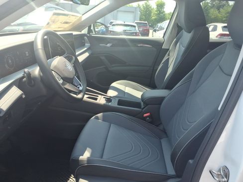 New 2026 Volkswagen Tiguan SE FWD image 11