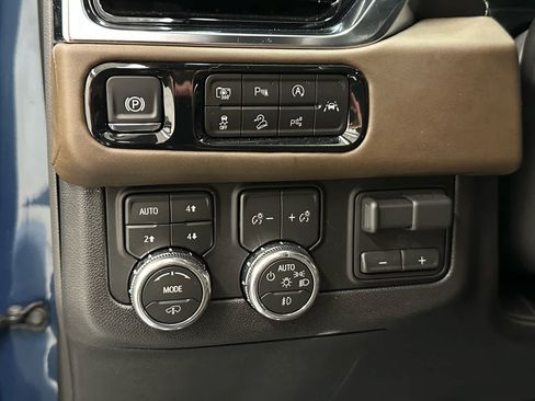 Used 2026 GMC Yukon Denali Ultimate AWD/4WD image 26