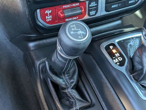 Used 2024 Jeep Wrangler Unlimited Rubicon AWD/4WD image 20