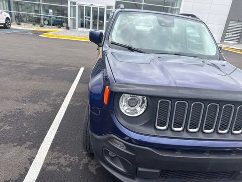 Used 2017 Jeep Renegade Latitude w/ Advanced Technology Group AWD/4WD image 5
