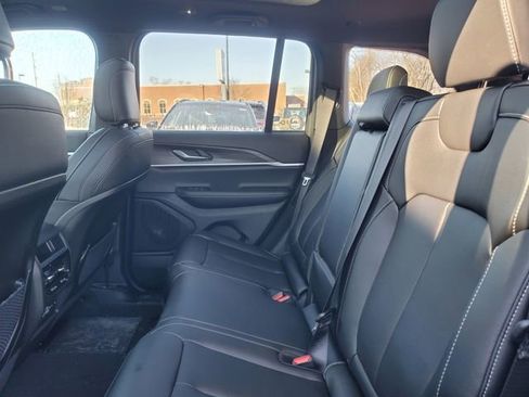 New 2025 Jeep Grand Cherokee Limited image 15
