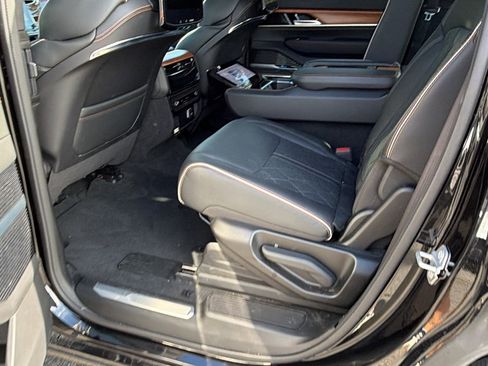 Used 2024 Jeep Grand Wagoneer Series III w/ Rear Seat Video Group 1 AWD/4WD image 25