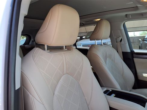 Used 2021 Toyota Highlander Platinum FWD image 12