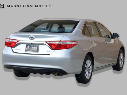Used 2017 Toyota Camry LE FWD image 7