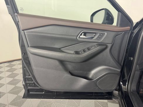 Used 2021 Nissan Rogue SL w/ Premium Package AWD/4WD image 9