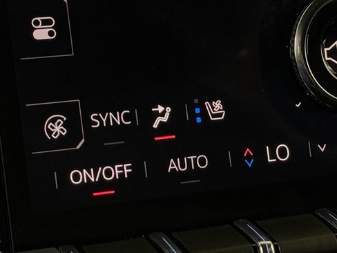 Used 2025 GMC Yukon XL Denali AWD/4WD image 16