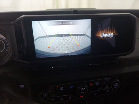 Used 2024 Jeep Wrangler Unlimited Sport AWD/4WD image 9