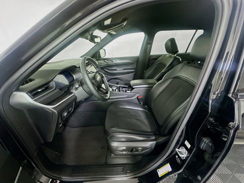 Used 2022 Jeep Grand Cherokee L Laredo image 13