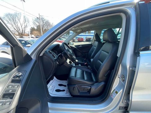 Used 2013 Volkswagen Tiguan SE image 9