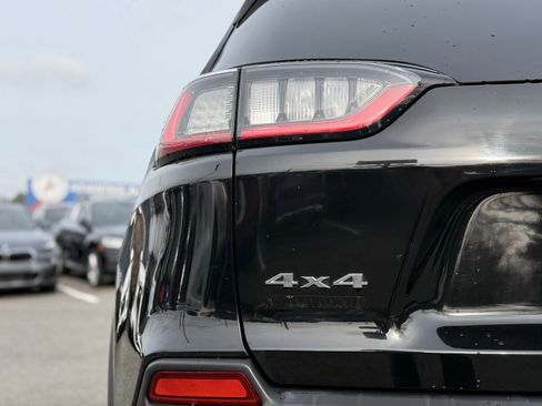 Used 2019 Jeep Cherokee Limited w/ Technology Group image 9