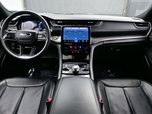 Used 2023 Jeep Grand Cherokee Overland image 18