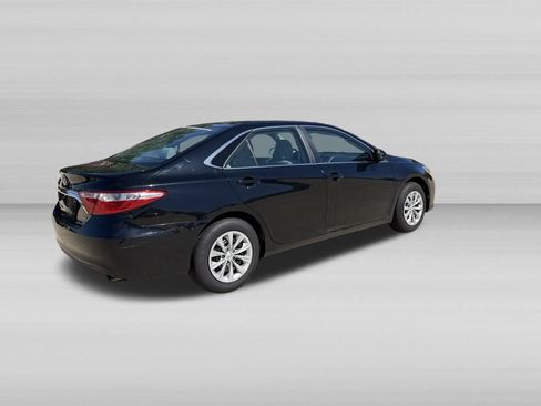 Used 2015 Toyota Camry LE FWD image 4