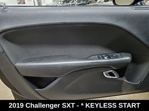 Used 2019 Dodge Challenger SXT RWD image 8