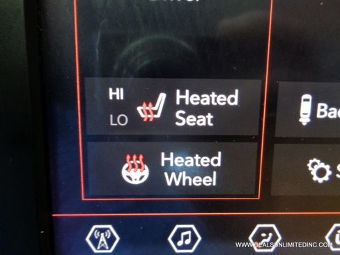 Used 2019 Jeep Cherokee Latitude Plus w/ Comfort/Convenience Group AWD/4WD image 13