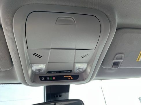 Used 2024 GMC Terrain SLE image 10