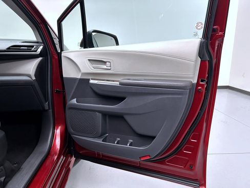Used 2024 Toyota Sienna LE image 16