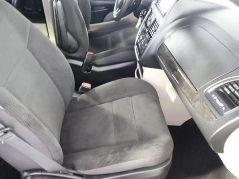 Used 2018 Dodge Grand Caravan SE FWD image 47