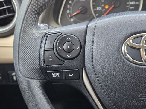 Used 2013 Toyota RAV4 LE FWD image 24