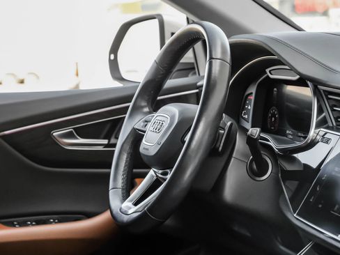 Used 2021 Audi Q8 Prestige w/ Prestige Package image 16