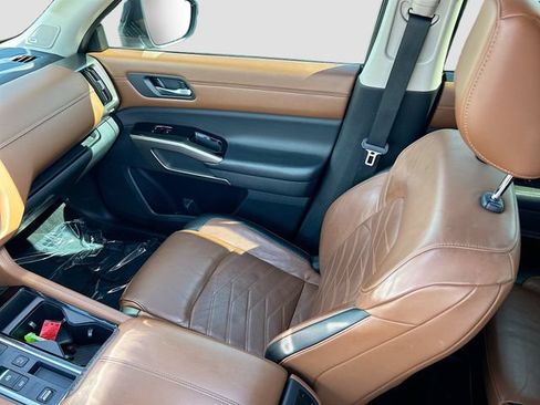 Used 2022 Nissan Pathfinder Platinum w/ Lighting Package (N93) FWD image 5