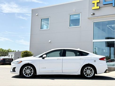 Used 2019 Ford Fusion SE FWD image 11