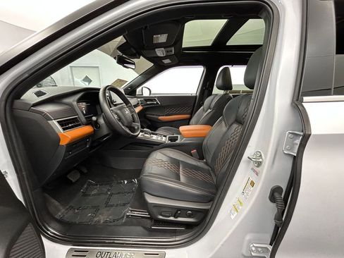 Used 2024 Mitsubishi Outlander SEL AWD/4WD image 13