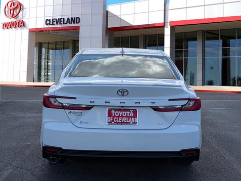 Used 2025 Toyota Camry SE FWD image 6