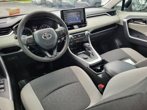 Used 2021 Toyota RAV4 XLE image 9