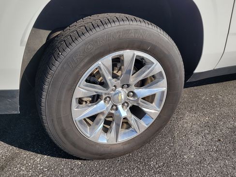 Used 2023 Chevrolet Suburban Premier image 9