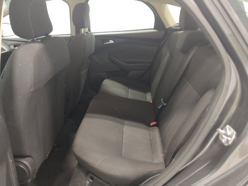 Used 2018 Ford Focus SE w/ Cold Weather Package FWD image 18