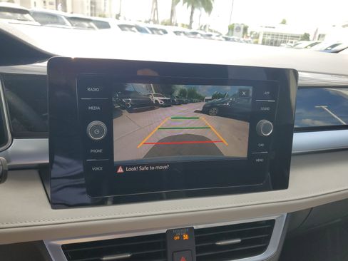 New 2025 Volkswagen Taos SE image 22