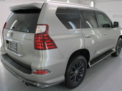 Used 2022 Lexus GX 460 Premium w/ Accessory Package AWD/4WD image 9
