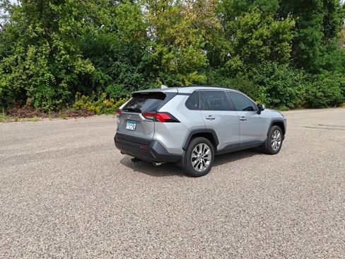 Used 2021 Toyota RAV4 XLE Premium AWD/4WD image 8
