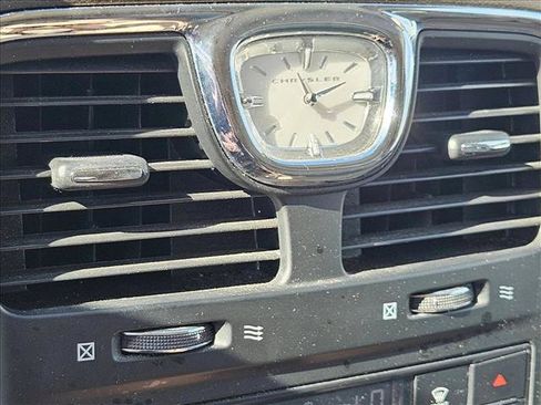 Used 2015 Chrysler Town & Country Touring FWD image 16