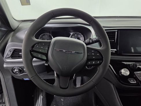 New 2026 Chrysler Pacifica Limited image 16