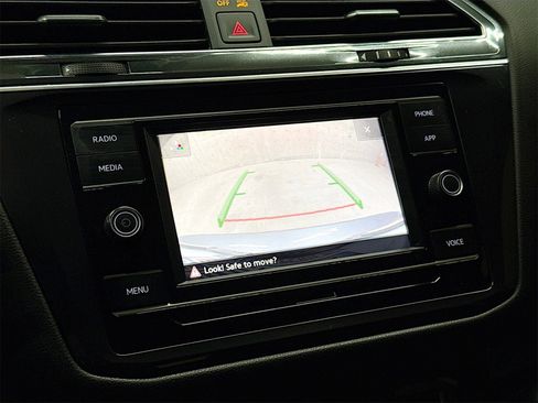 Used 2022 Volkswagen Tiguan S image 13